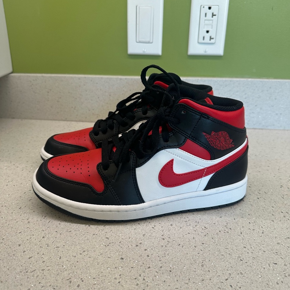 Nike Men’s Air Jordan 1 Mid Sneakers
